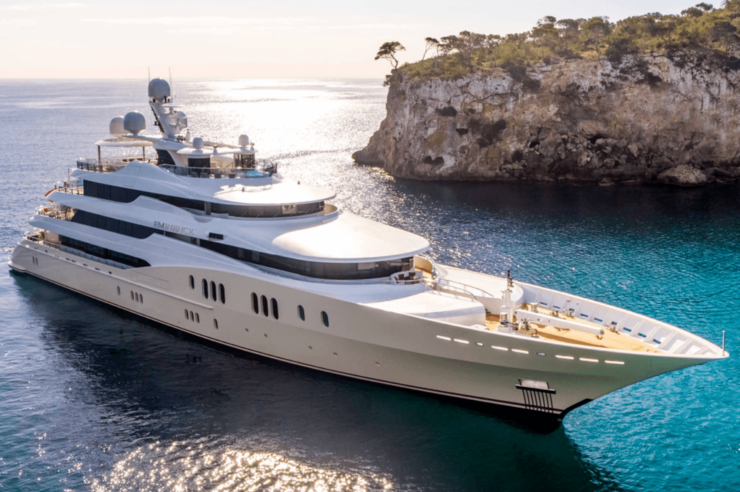 how much to rent a 300 million dollar yacht