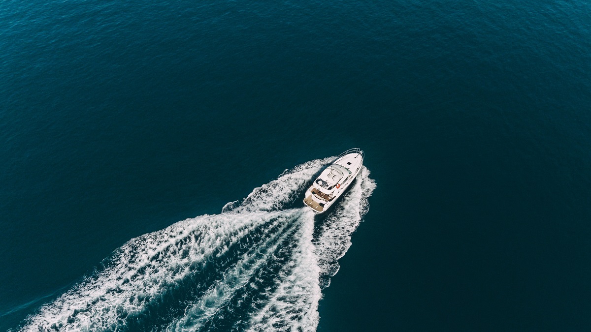 sleepy yacht transport