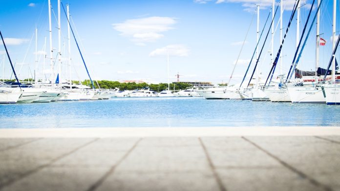 sleepy yacht transport