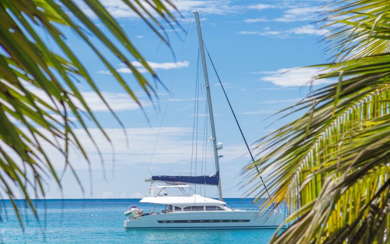 10 person yacht charter