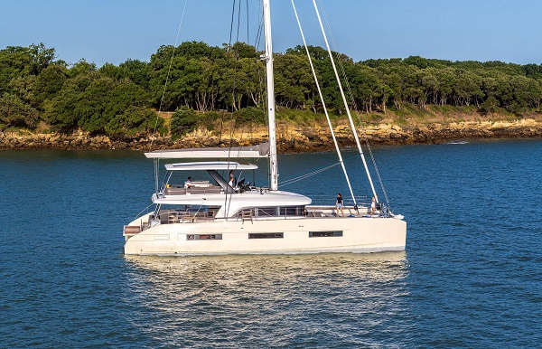 10 person yacht charter