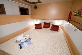 Zahora  Sunreef Catamaran Sail 62' Interior 8