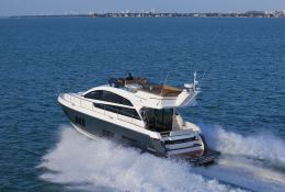 Get lucky  Fairline Squadron 50 Exterior 2