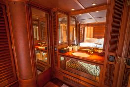 MAHA BHETRA   Motoryacht Thai-crafted wooden hull Interior 7